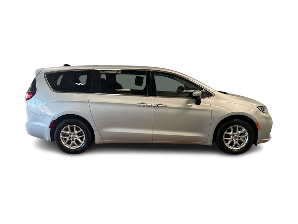 Thumbnail: 2023 Chrysler Pacifica - 14