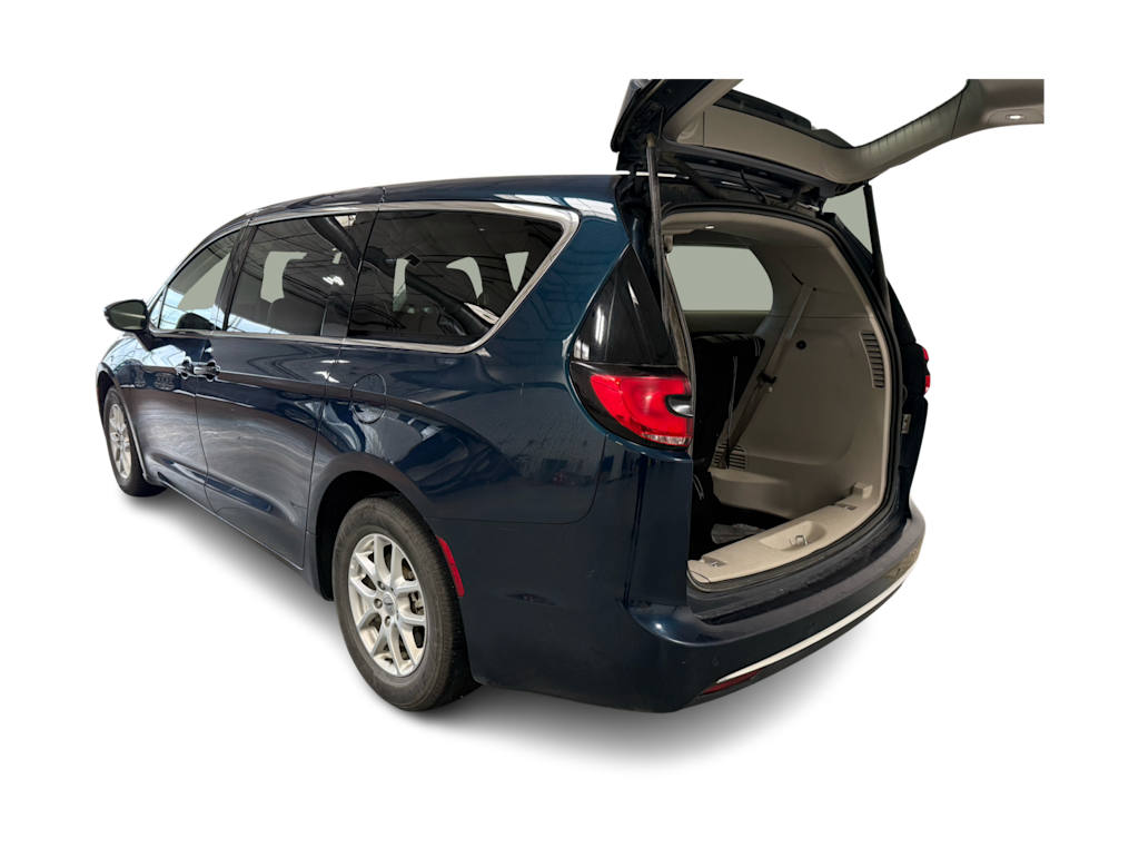 Thumbnail: 2023 Chrysler Pacifica - 12
