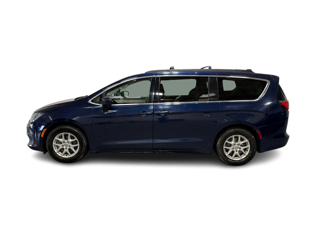 Thumbnail: 2020 Chrysler Voyager - 3