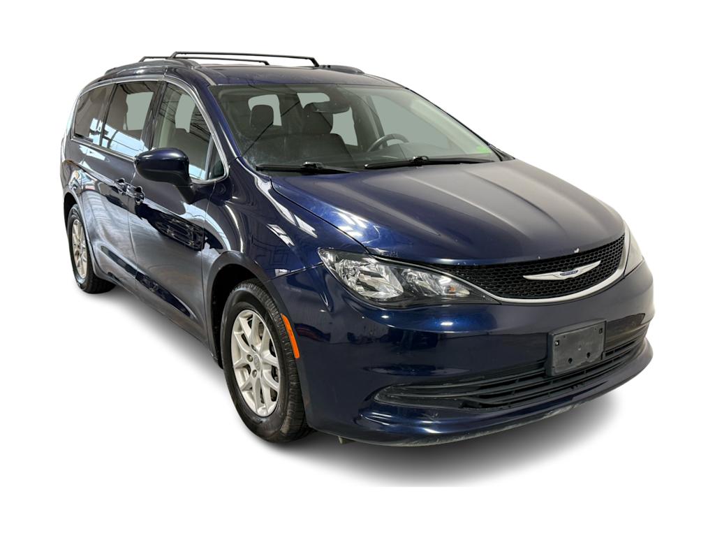 Thumbnail: 2020 Chrysler Voyager - 13