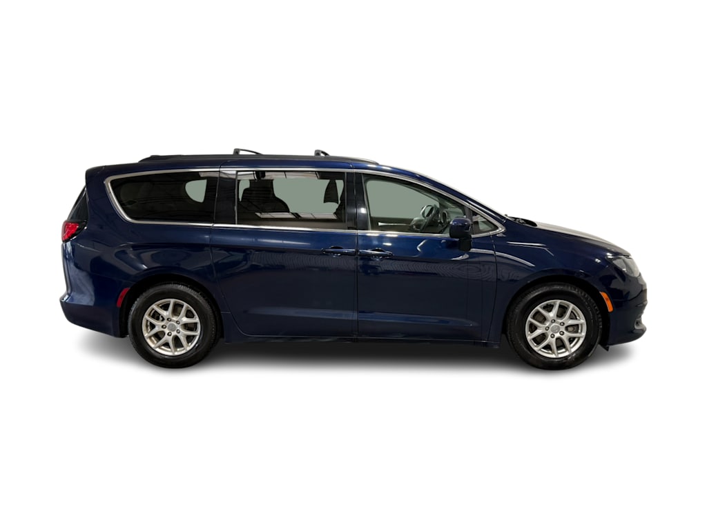 Thumbnail: 2020 Chrysler Voyager - 14