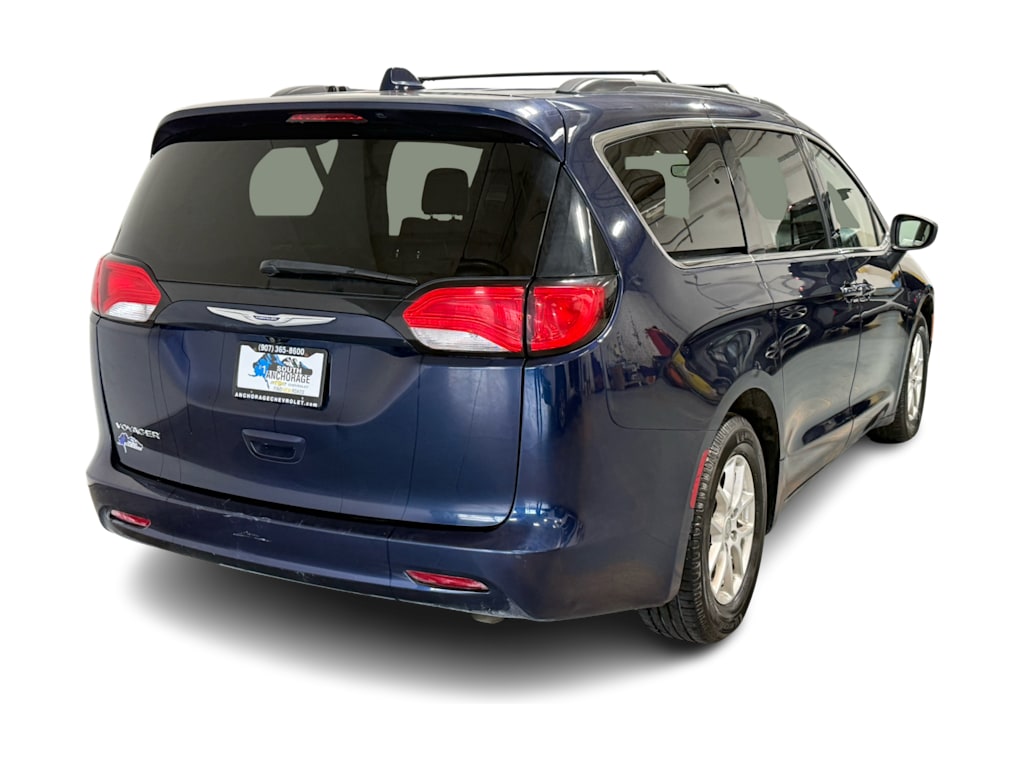Thumbnail: 2020 Chrysler Voyager - 15