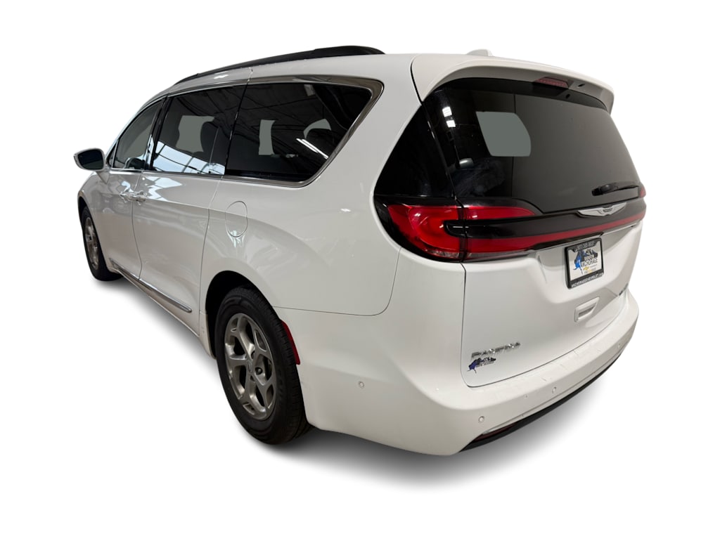 Thumbnail: 2022 Chrysler Pacifica - 4