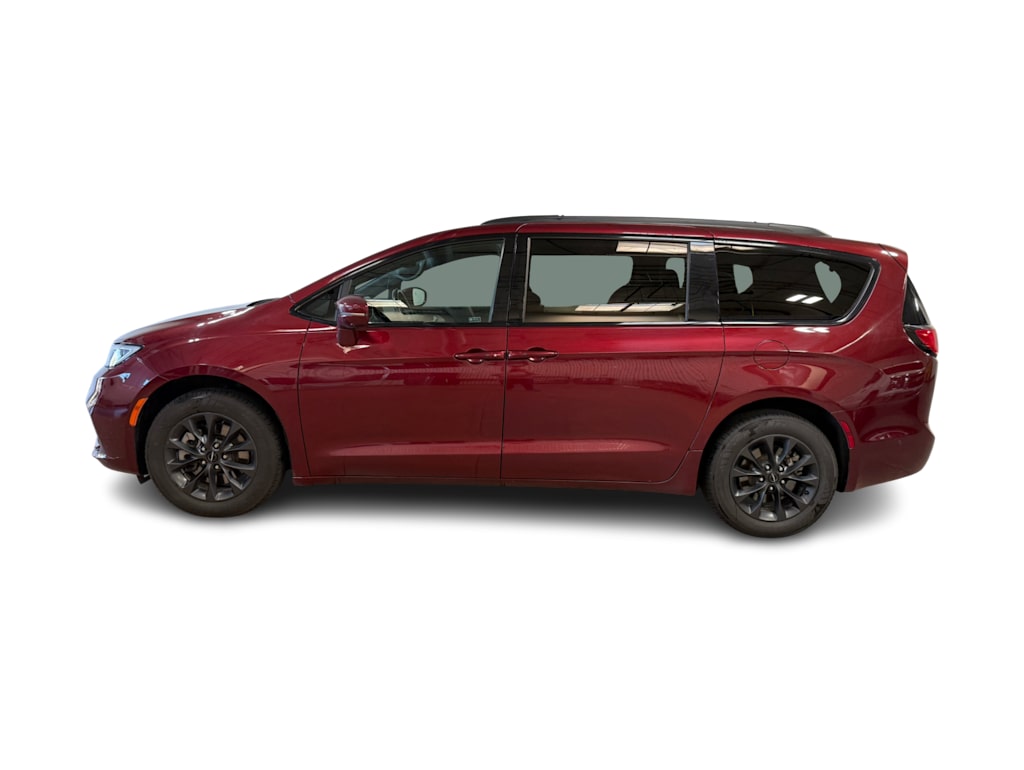 Thumbnail: 2021 Chrysler Pacifica - 3
