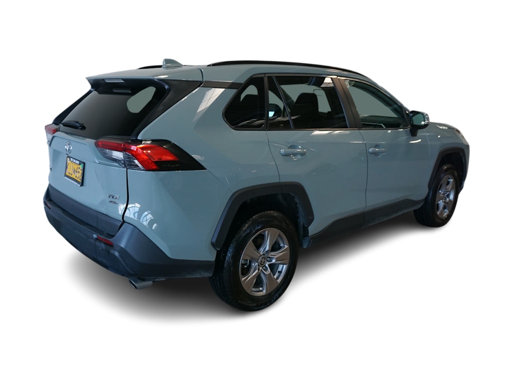 2022 Toyota RAV4 XLE 17