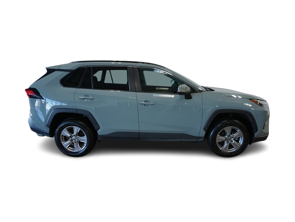 2022 Toyota RAV4 XLE 18