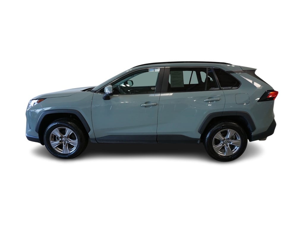 2022 Toyota RAV4 XLE 3