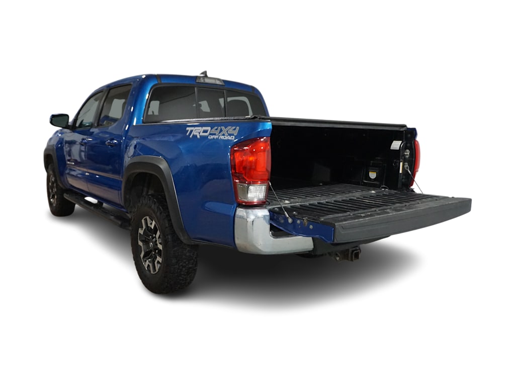 Thumbnail: 2016 Toyota Tacoma - 12