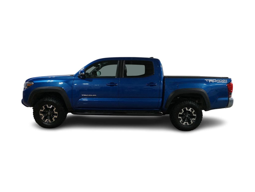 Thumbnail: 2016 Toyota Tacoma - 3