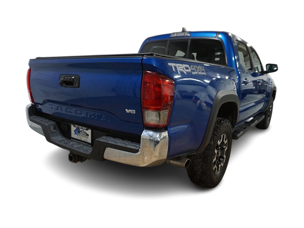 Thumbnail: 2016 Toyota Tacoma - 15