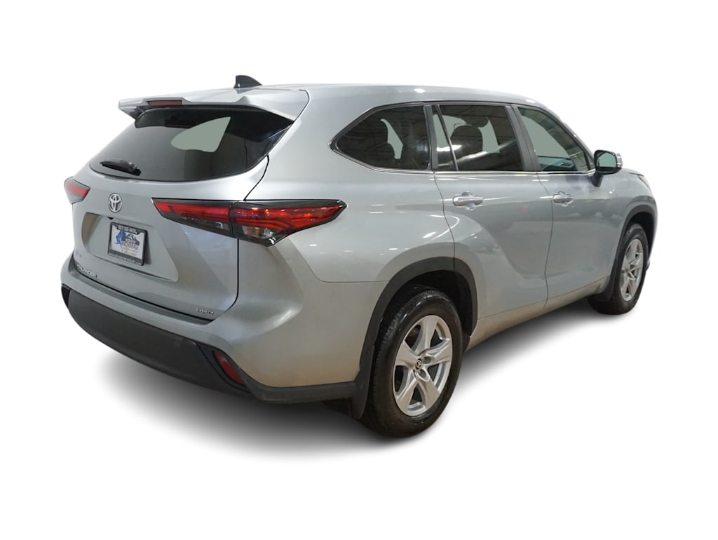 2023 Toyota Highlander XLE 16