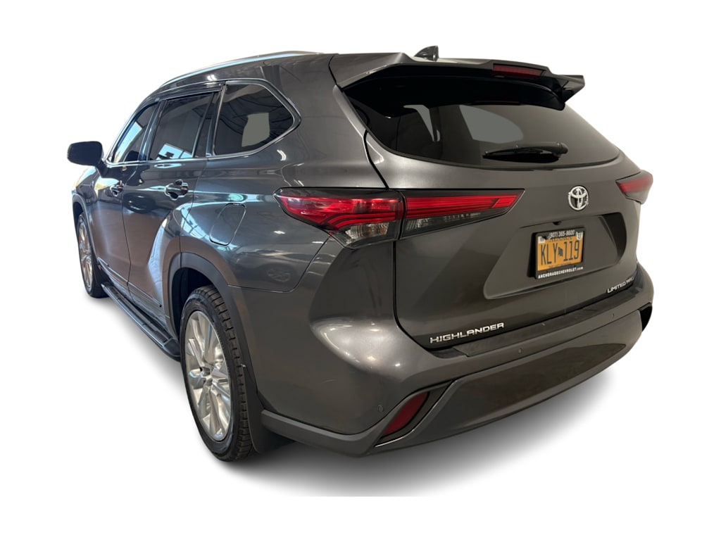 Thumbnail: 2023 Toyota Highlander - 4