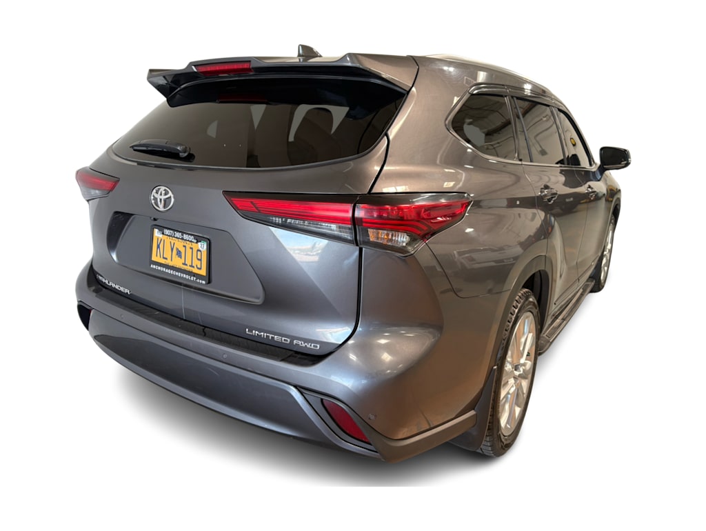 Thumbnail: 2023 Toyota Highlander - 16
