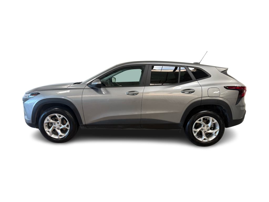Thumbnail: 2024 Chevrolet Trax - 3