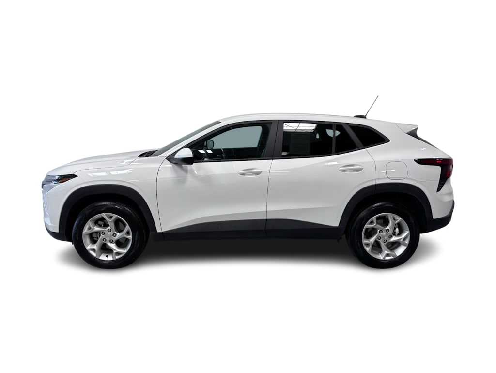 Thumbnail: 2026 Chevrolet Trax - 3