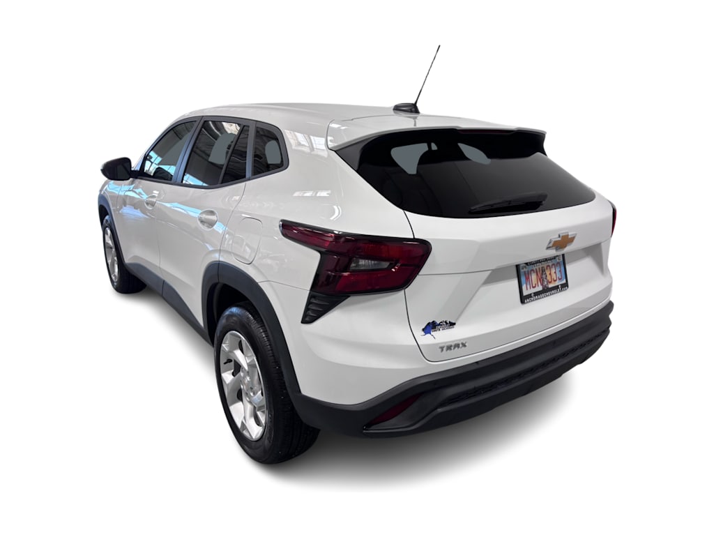 Thumbnail: 2026 Chevrolet Trax - 4