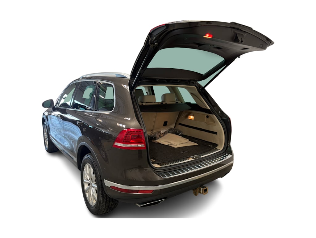 Thumbnail: 2017 Volkswagen Touareg - 14