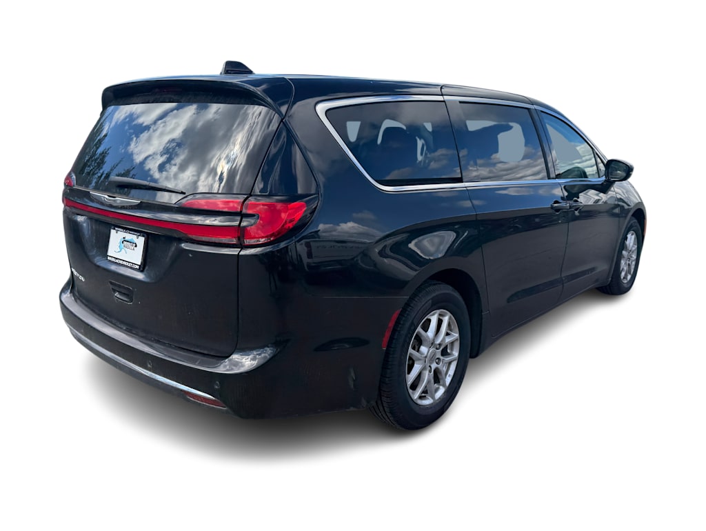 Thumbnail: 2024 Chrysler Pacifica - 10