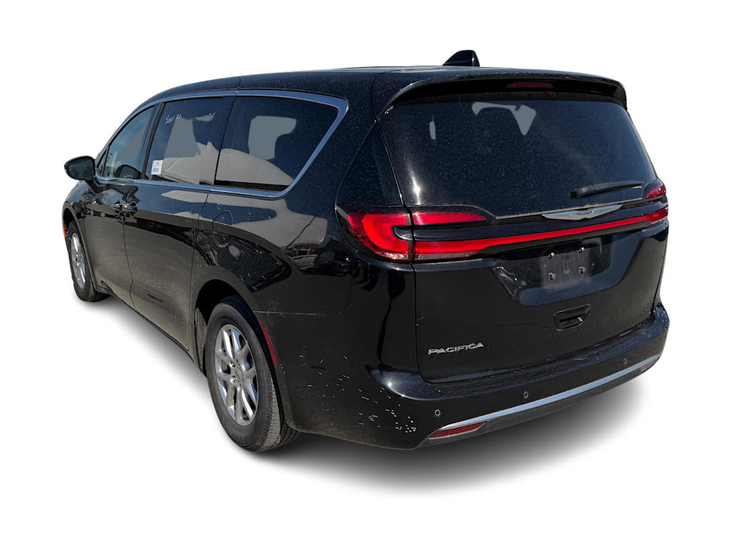 Thumbnail: 2023 Chrysler Pacifica - 3