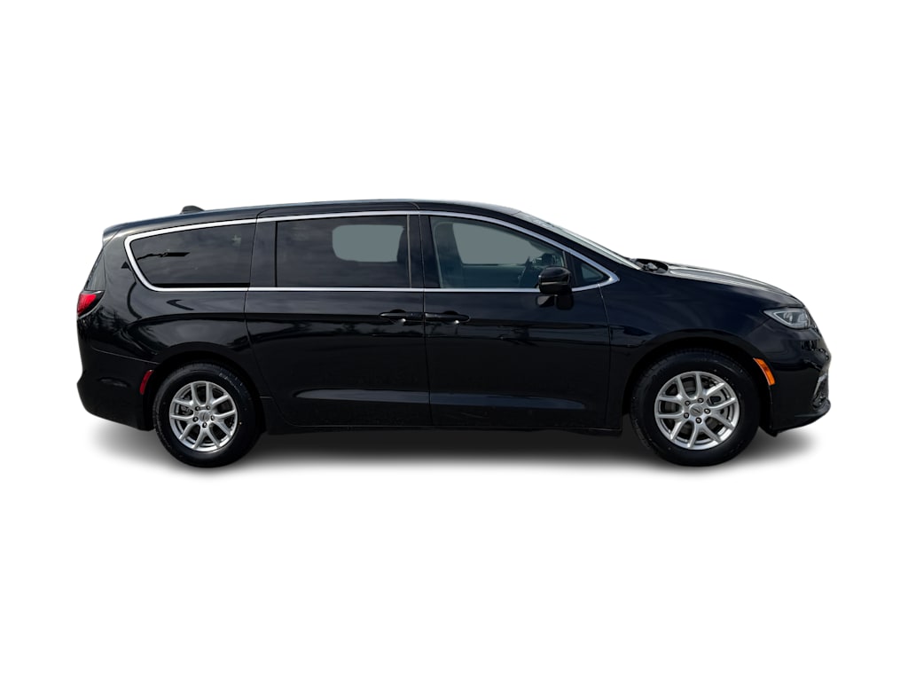 Thumbnail: 2023 Chrysler Pacifica - 18