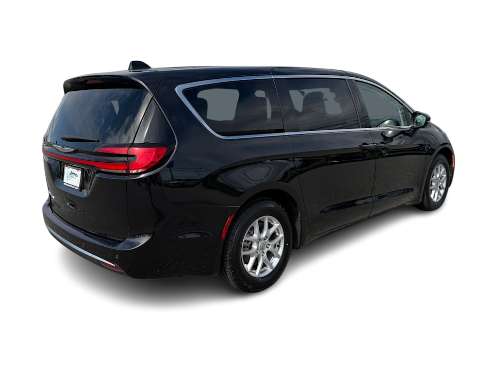 Thumbnail: 2023 Chrysler Pacifica - 19