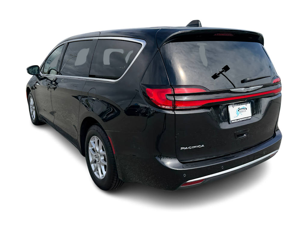 Thumbnail: 2023 Chrysler Pacifica - 4