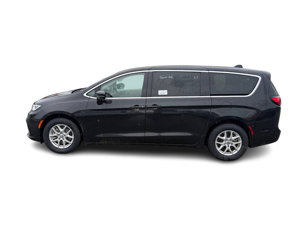 Thumbnail: 2023 Chrysler Pacifica - 2