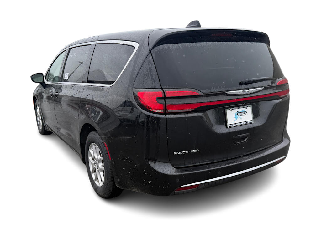 Thumbnail: 2023 Chrysler Pacifica - 3
