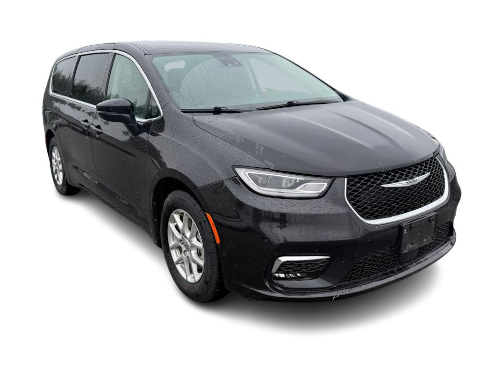 Thumbnail: 2023 Chrysler Pacifica - 9