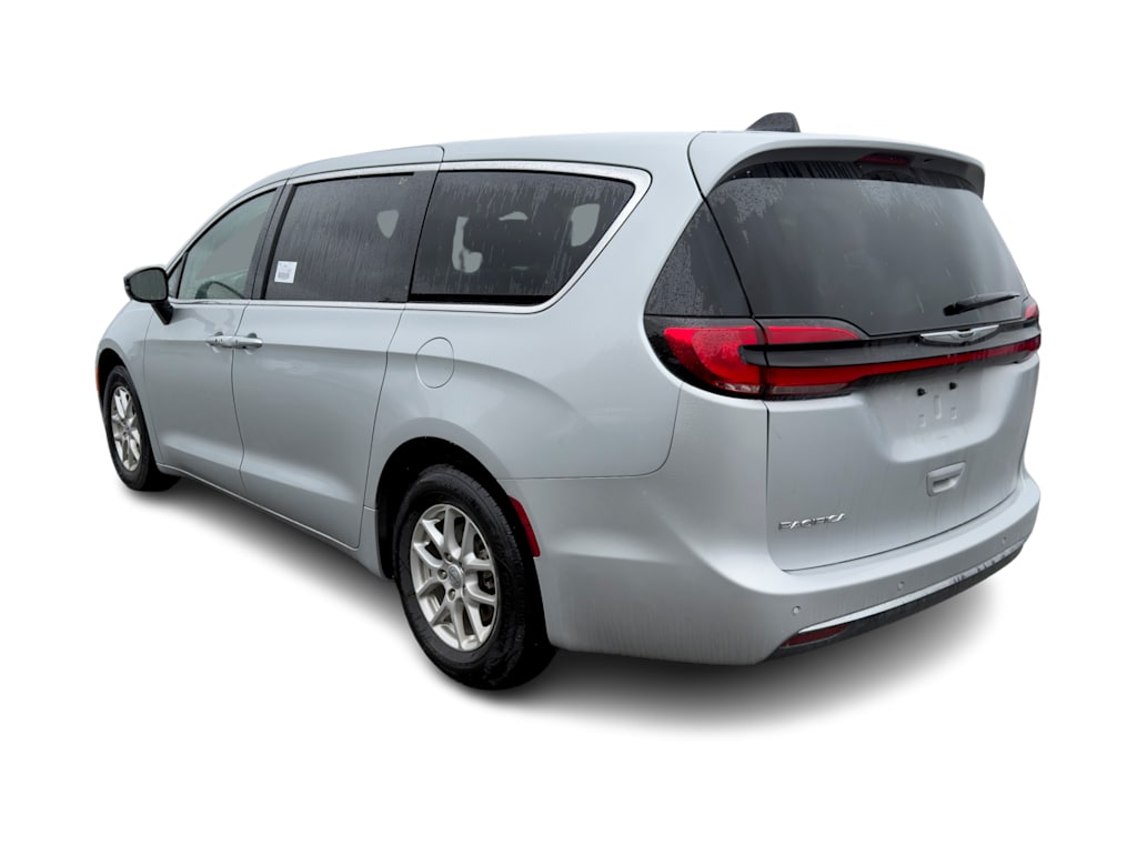 Thumbnail: 2024 Chrysler Pacifica - 3