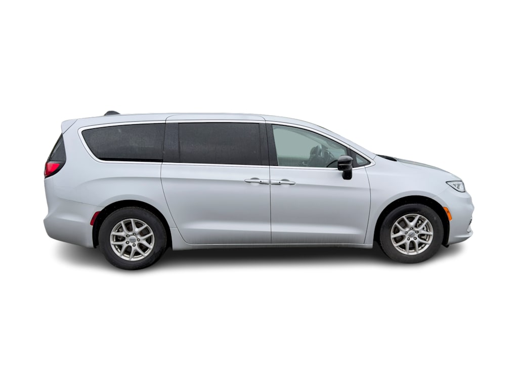 Thumbnail: 2024 Chrysler Pacifica - 10