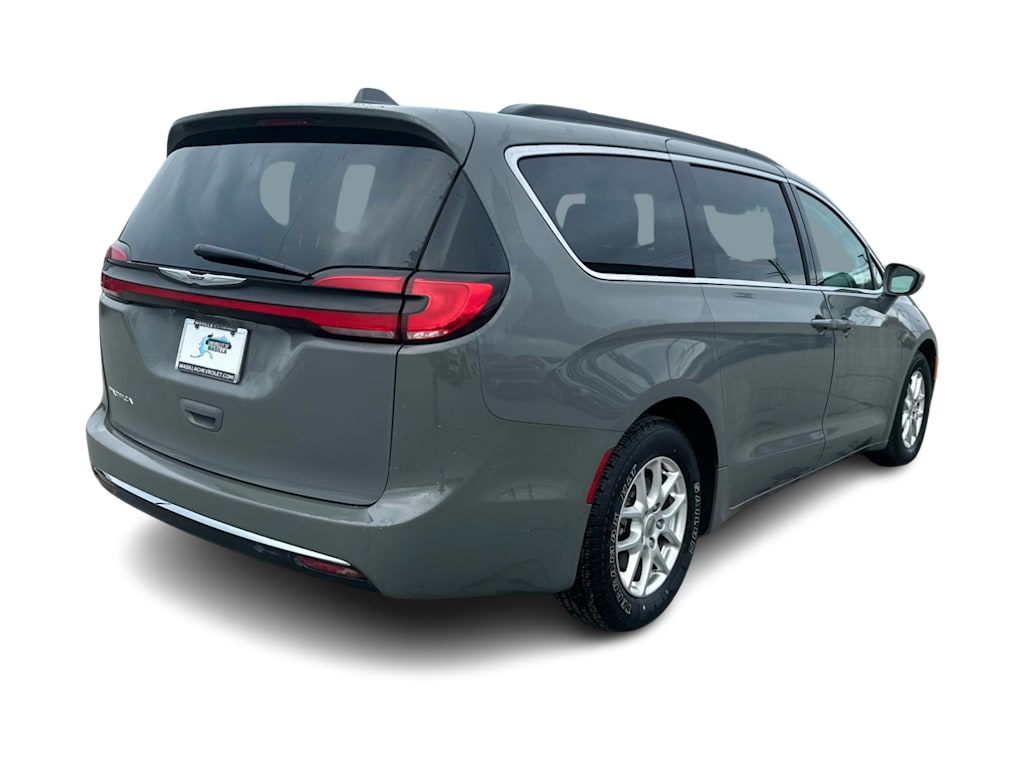 2022 Chrysler Pacifica Touring L 8