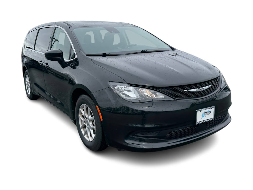 Thumbnail: 2023 Chrysler Voyager - 18