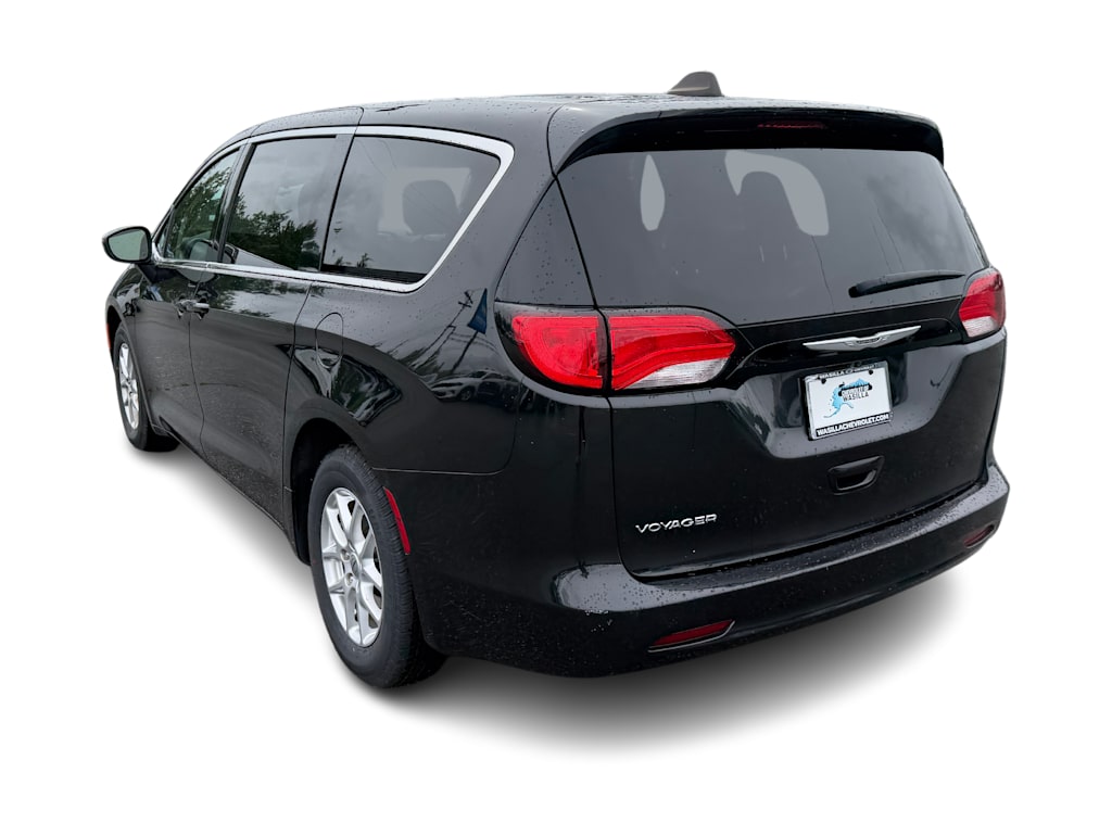 Thumbnail: 2023 Chrysler Voyager - 4