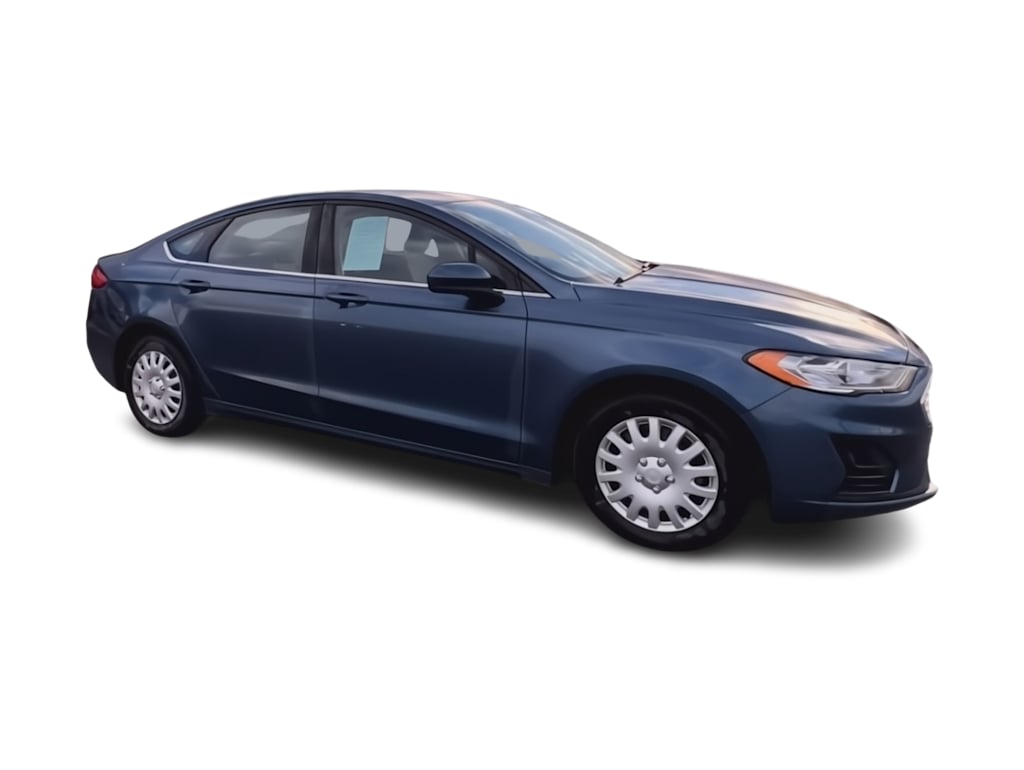 2019 Ford Fusion S 16