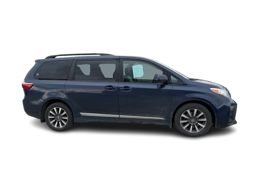 Thumbnail: 2018 Toyota Sienna - 10