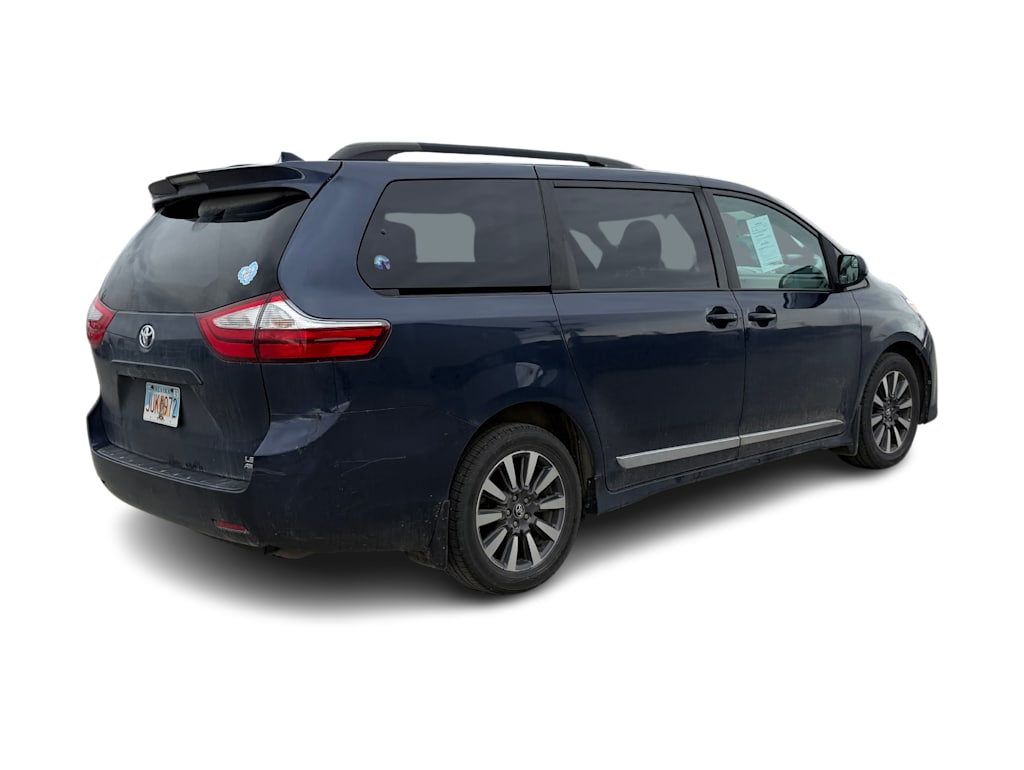 Thumbnail: 2018 Toyota Sienna - 11