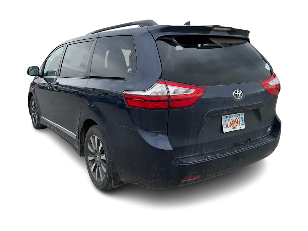 Thumbnail: 2018 Toyota Sienna - 3