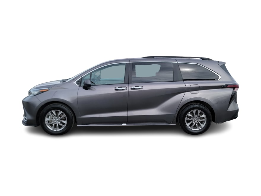 Thumbnail: 2023 Toyota Sienna - 3