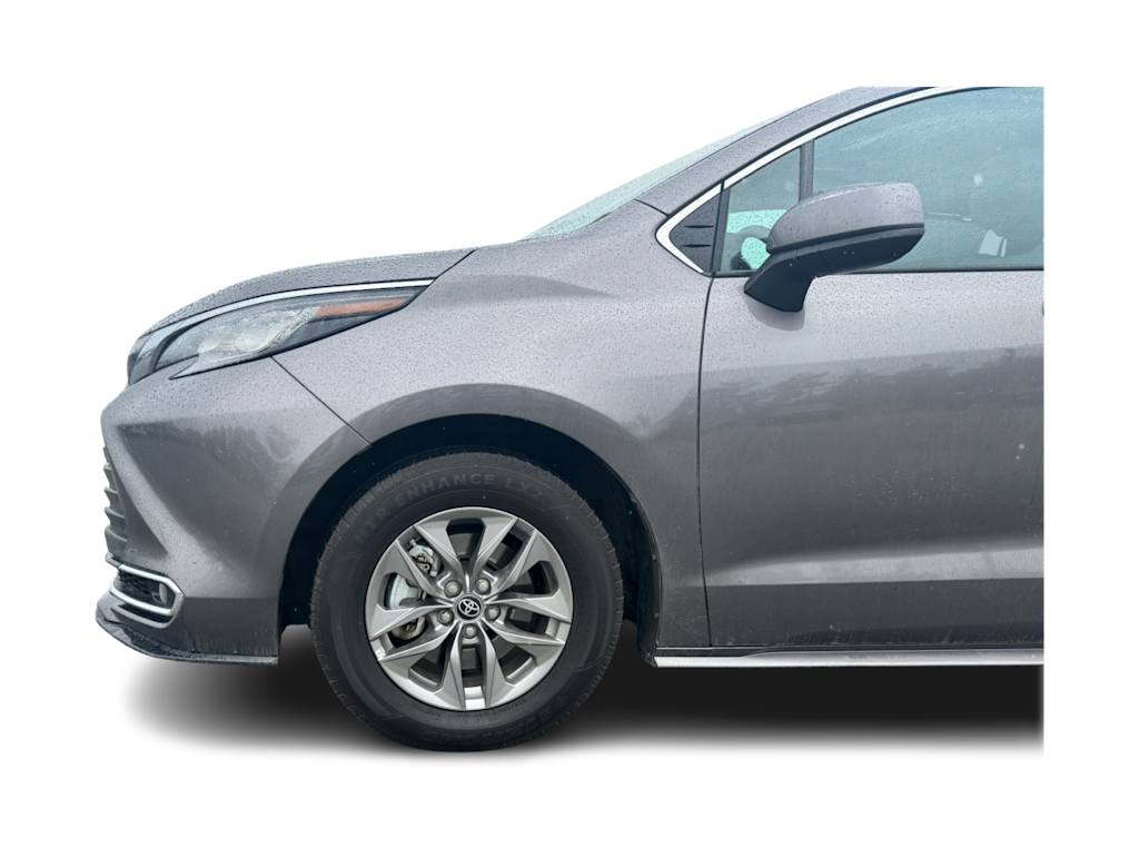 Thumbnail: 2023 Toyota Sienna - 10