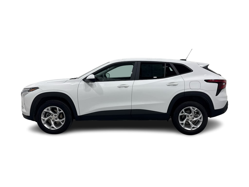 Thumbnail: 2025 Chevrolet Trax - 3