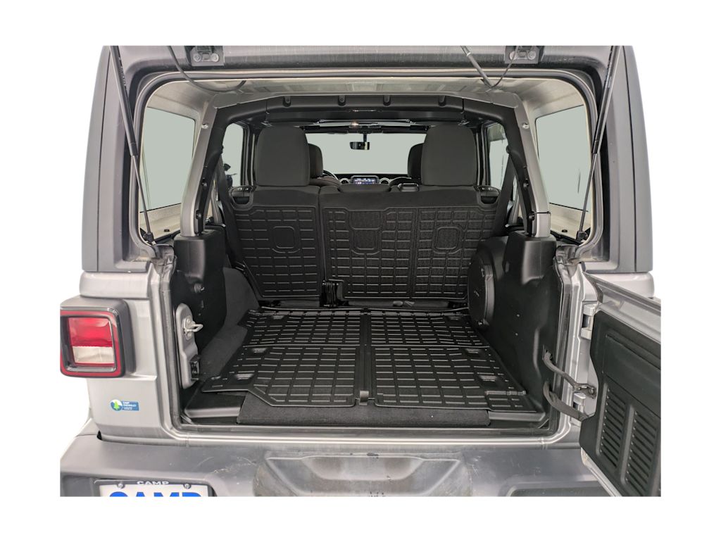 2020 Jeep Wrangler Unlimited Sahara 18