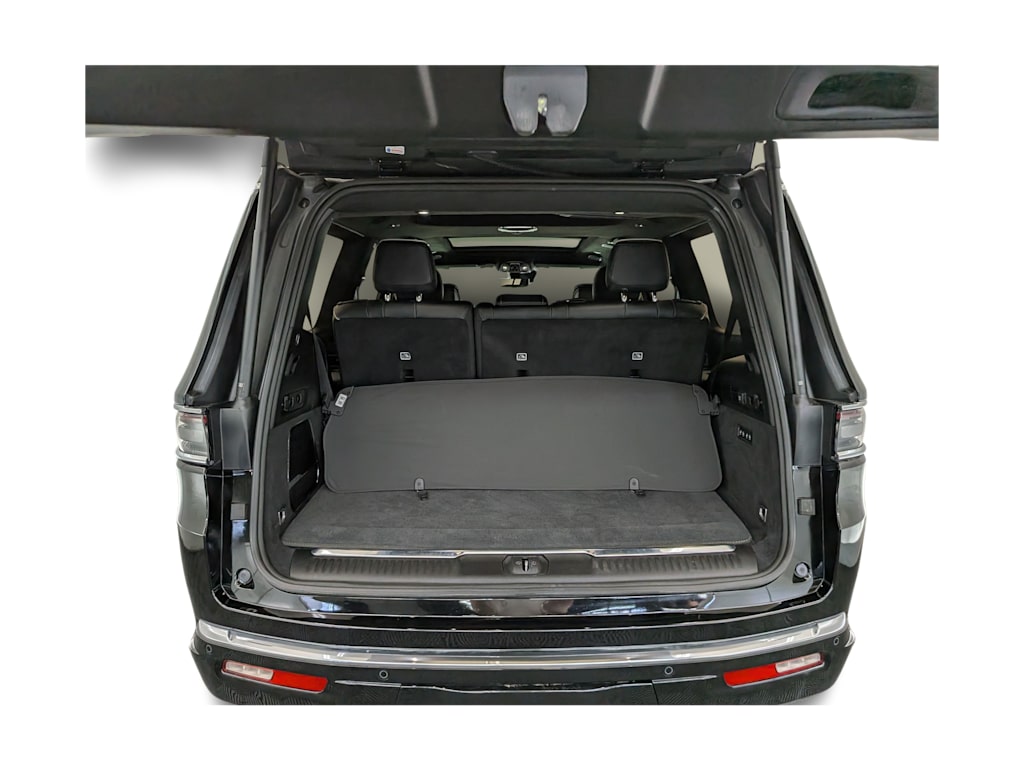 Thumbnail: 2023 Jeep Grand Wagoneer - 18