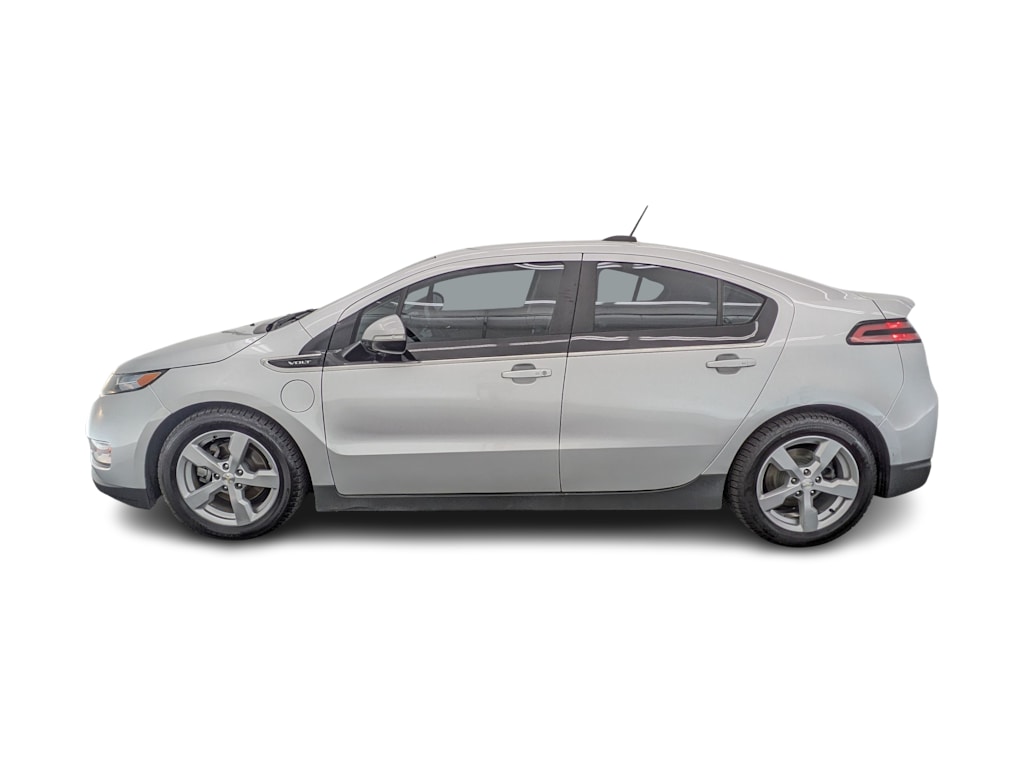 Thumbnail: 2015 Chevrolet Volt - 3
