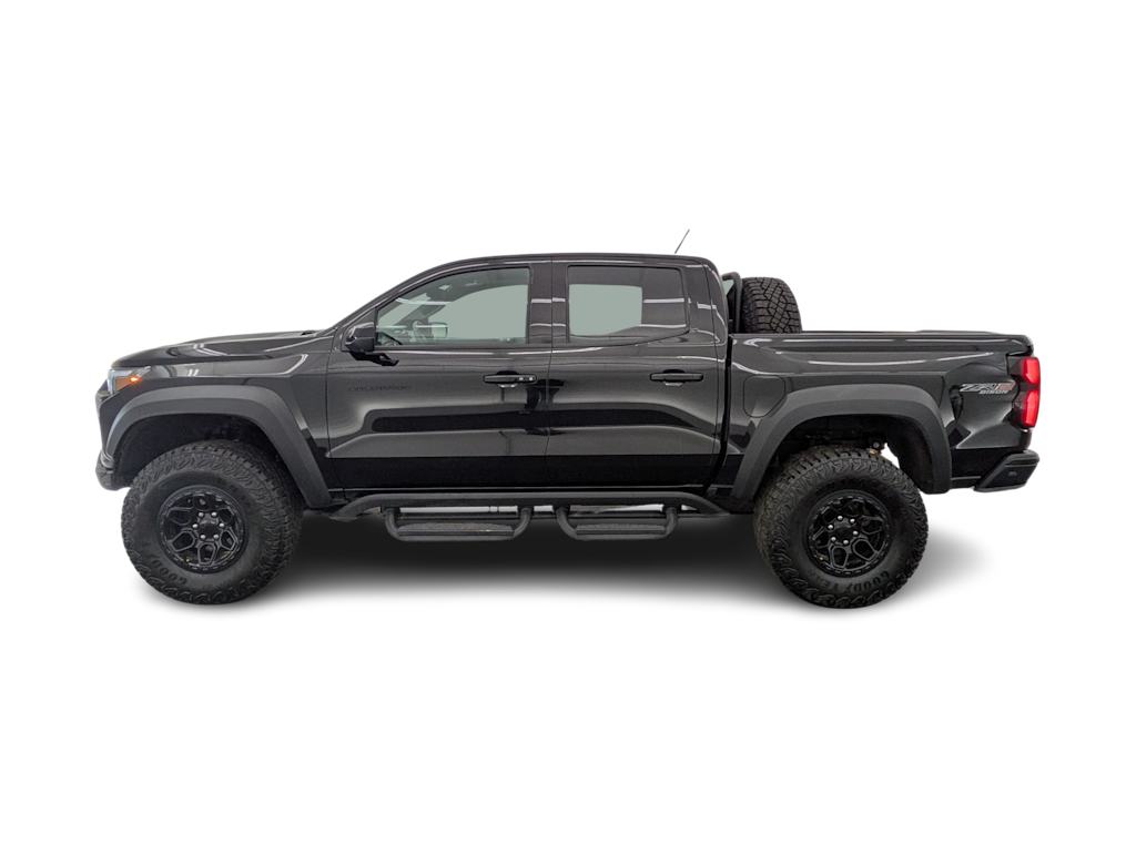 Thumbnail: 2024 Chevrolet Colorado - 3