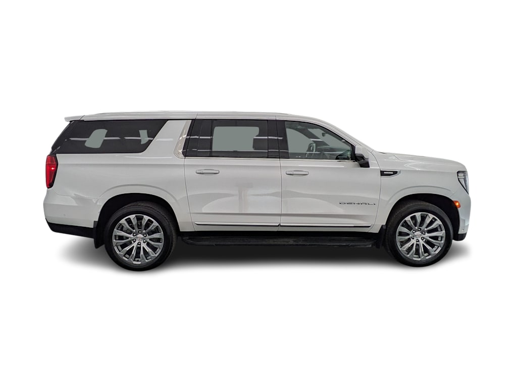 Thumbnail: 2023 GMC Yukon XL - 21