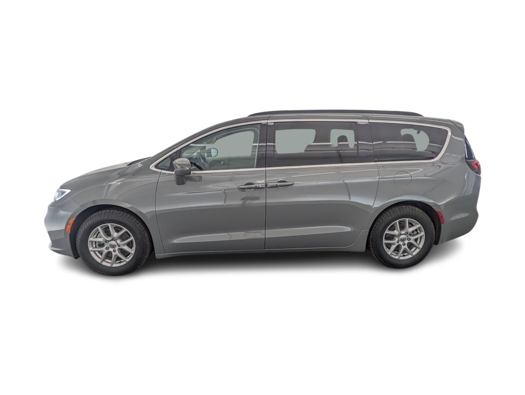 Thumbnail: 2022 Chrysler Pacifica - 3