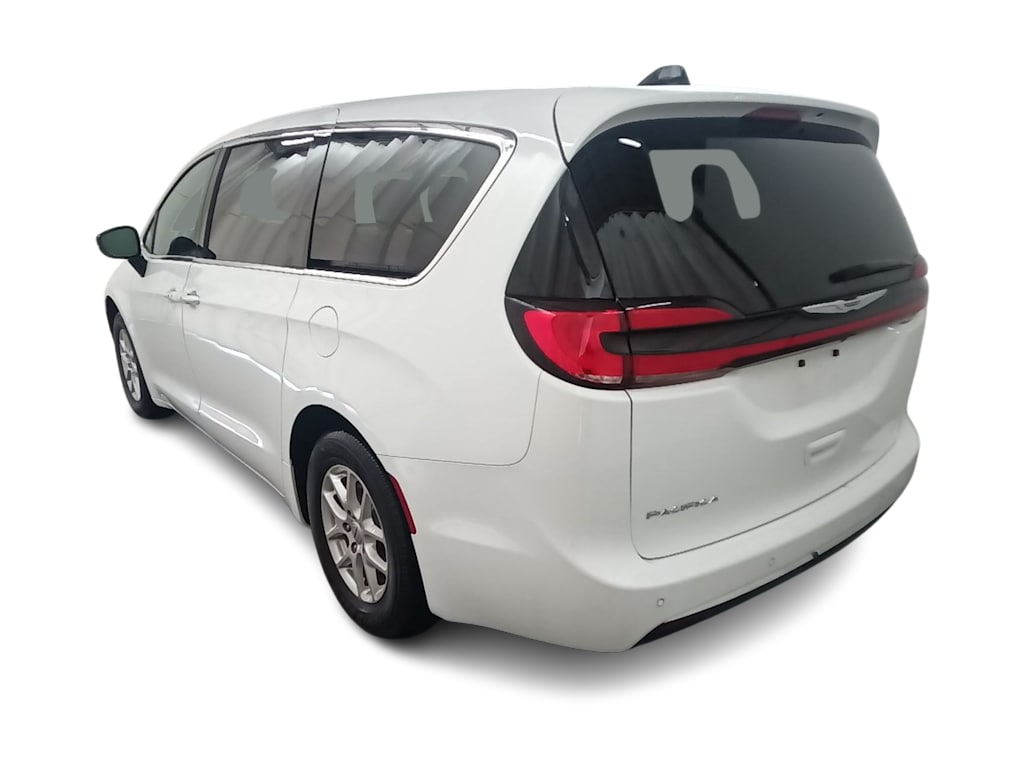 Thumbnail: 2025 Chrysler Pacifica - 3