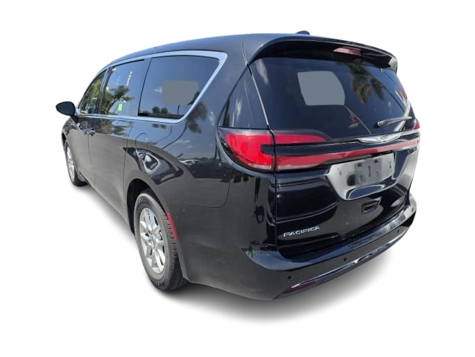 Thumbnail: 2023 Chrysler Pacifica - 3