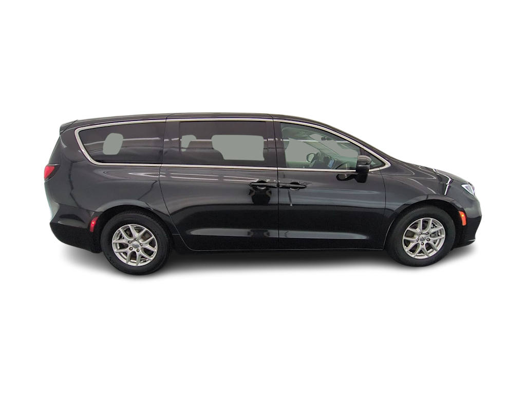 Thumbnail: 2023 Chrysler Pacifica - 21